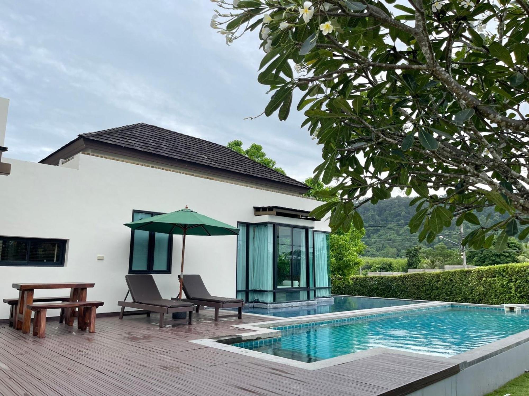 Ozone Villa Phuket Pa Khlok Exterior foto